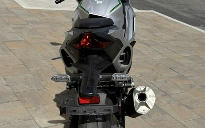 2024 Kawasaki Ninja® 7 Hybrid ABS