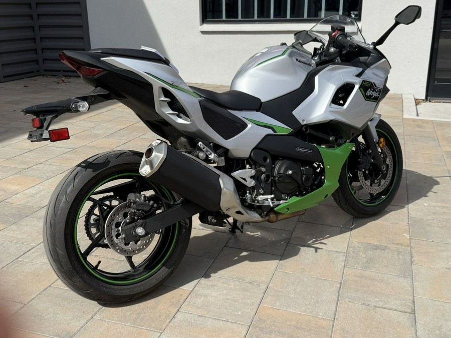 2024 Kawasaki Ninja® 7 Hybrid ABS