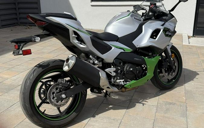 2024 Kawasaki Ninja® 7 Hybrid ABS