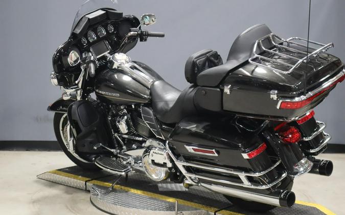 2017 Harley-Davidson® Ultra Limited Black Quartz