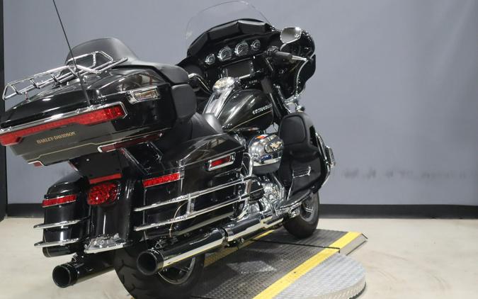 2017 Harley-Davidson® Ultra Limited Black Quartz