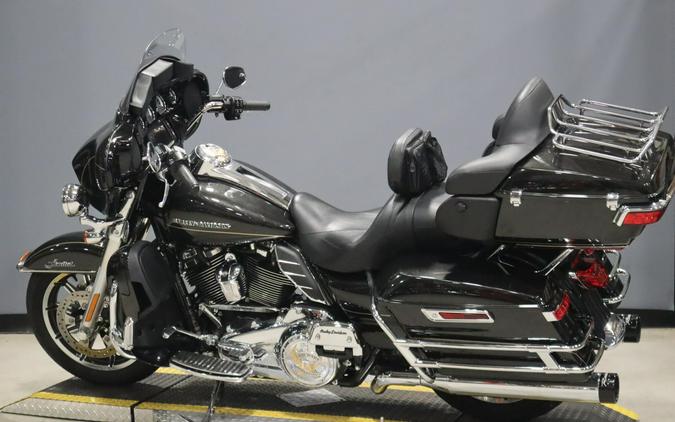 2017 Harley-Davidson® Ultra Limited Black Quartz