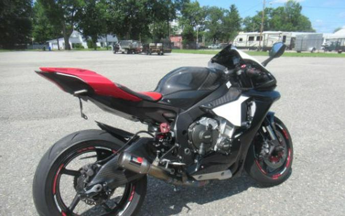 2016 Yamaha YZF-R1S