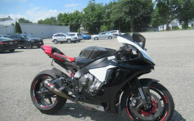 2016 Yamaha YZF-R1S