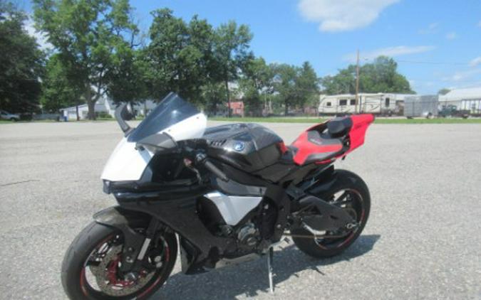 2016 Yamaha YZF-R1S
