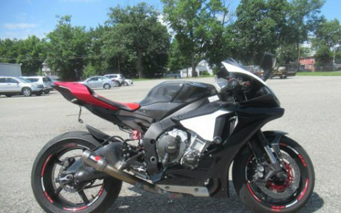 2016 Yamaha YZF-R1S