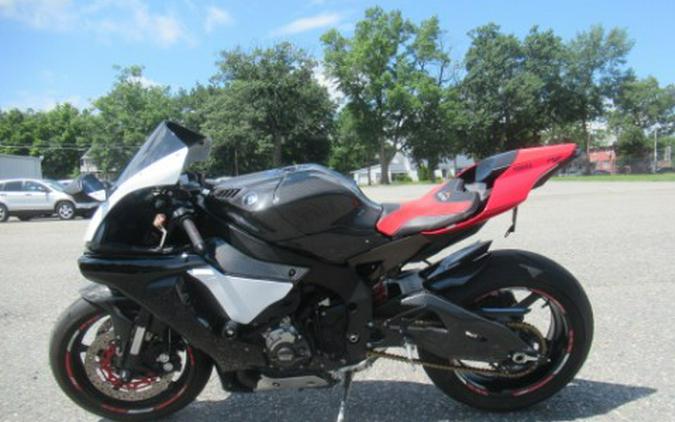 2016 Yamaha YZF-R1S