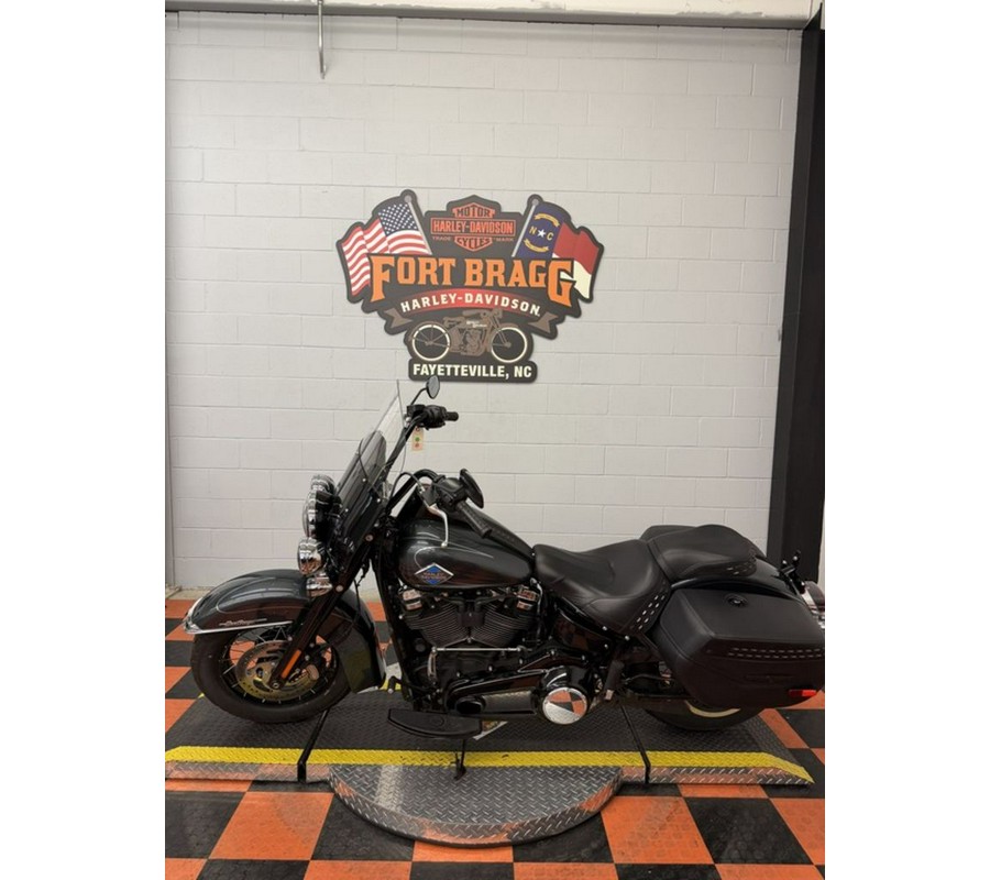 2025 Harley-Davidson® FLHC - Heritage Classic