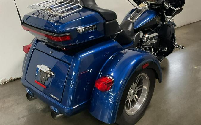 2018 Harley-Davidson® 115th Anniversary Tri Glide® Ultra Legend Blue/Vivid Black
