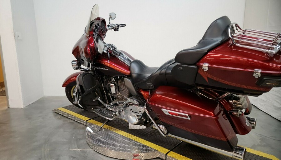 FLHTKSE 2014 CVO™ Electra Glide Ultra Limited®