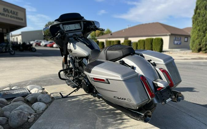 2023 Harley-Davidson CVO™ Street Glide Dark Platinum w/ Pinstripe