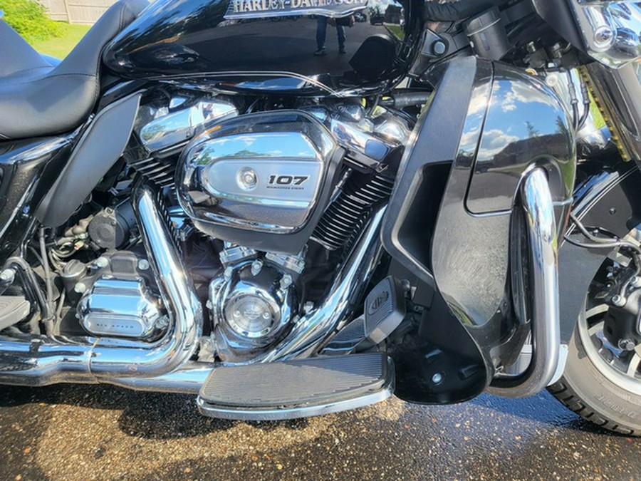 2017 Harley-Davidson FLHTCUTG - Tri Glide Ultra