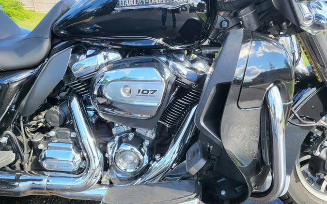 2017 Harley-Davidson FLHTCUTG - Tri Glide Ultra