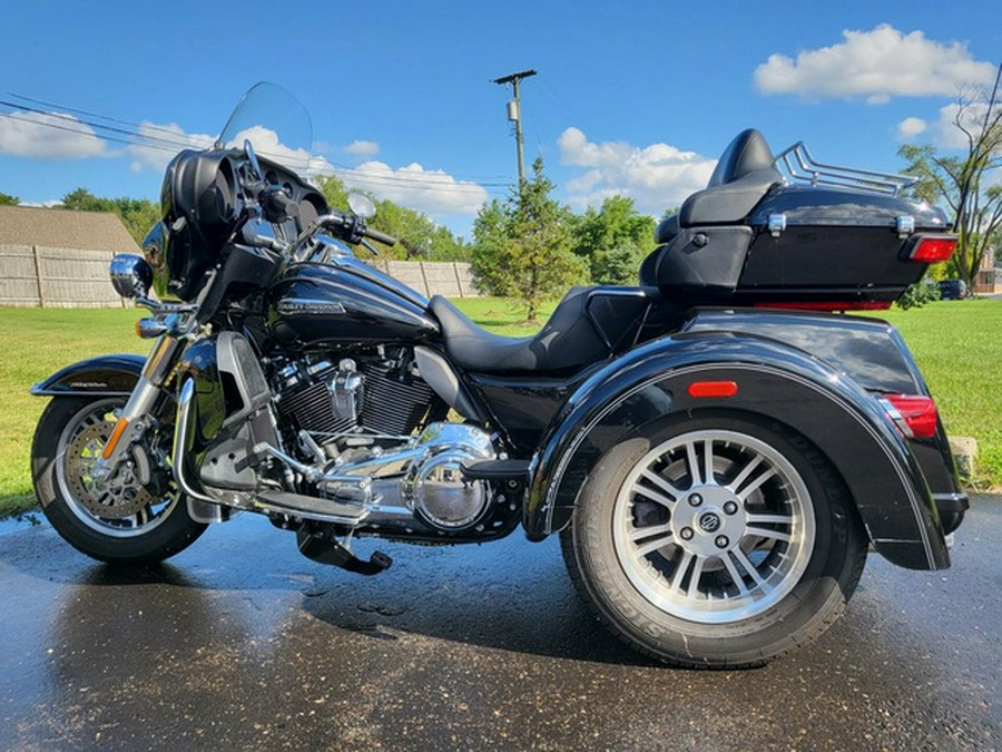 2017 Harley-Davidson FLHTCUTG - Tri Glide Ultra