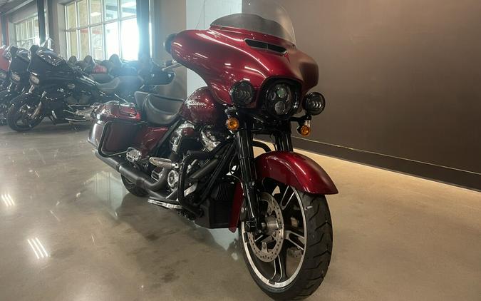 2017 Harley-Davidson® Street Glide® Special Velocity Red Sunglo