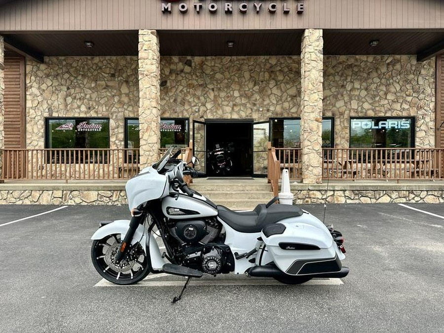 2024 Indian Motorcycle® Chieftain® Dark Horse® w/Powerband Audio Pkg Ghost White Metallic Smoke wit