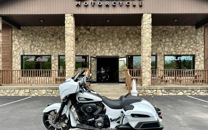 2024 Indian Motorcycle® Chieftain® Dark Horse® w/Powerband Audio Pkg Ghost White Metallic Smoke wit