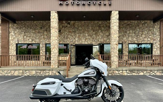 2024 Indian Motorcycle® Chieftain® Dark Horse® w/Powerband Audio Pkg Ghost White Metallic Smoke wit