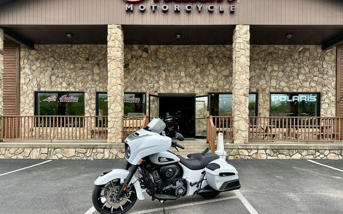 2024 Indian Motorcycle® Chieftain® Dark Horse® w/Powerband Audio Pkg Ghost White Metallic Smoke wit