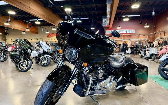 FLHX 2018 Street Glide®