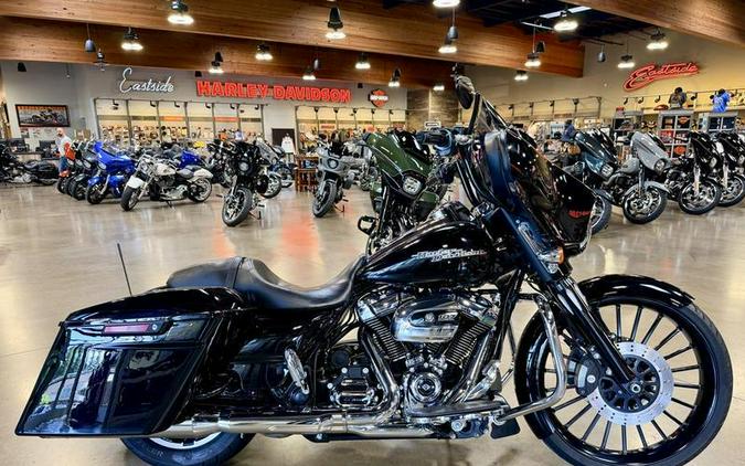 FLHX 2018 Street Glide®