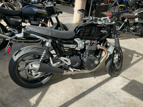 2020 Triumph Speed Twin Review Photo Gallery