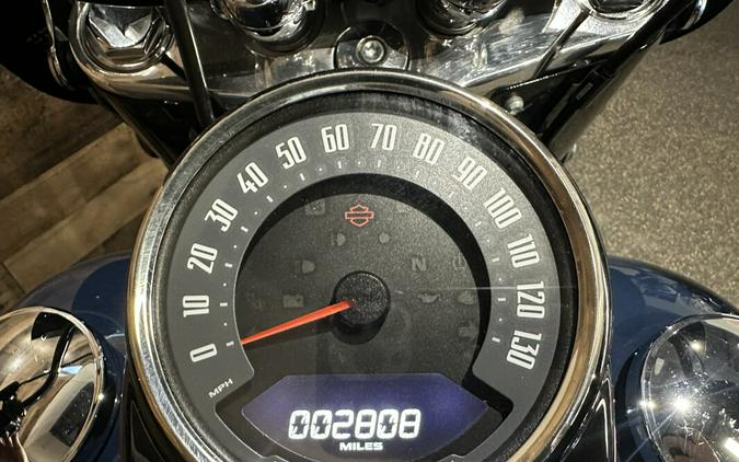 2019 Harley-Davidson® Heritage Classic 114 Billiard Blue/Billiard White FLHCS