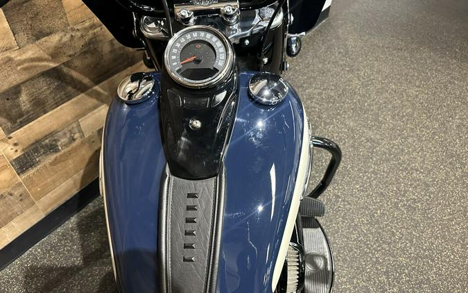 2019 Harley-Davidson® Heritage Classic 114 Billiard Blue/Billiard White FLHCS
