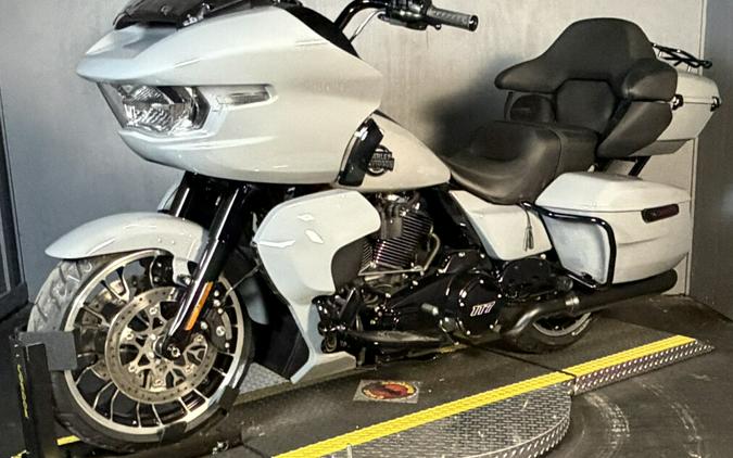 2026 Harley-Davidson® Road Glide Limited FLTRXL DRK BILIARD GRY