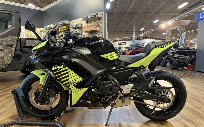 2026 Kawasaki Ninja 650 ABS Metallic Yellowish Green/Metallic Spark Black - 109654