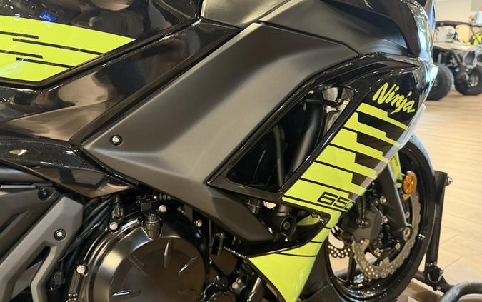 2026 Kawasaki Ninja 650 ABS Metallic Yellowish Green/Metallic Spark Black - 109654