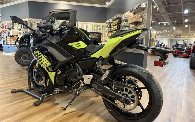 2026 Kawasaki Ninja 650 ABS Metallic Yellowish Green/Metallic Spark Black - 109654
