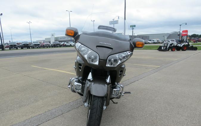 2010 GOLD WING PREMIUM AU - Honda