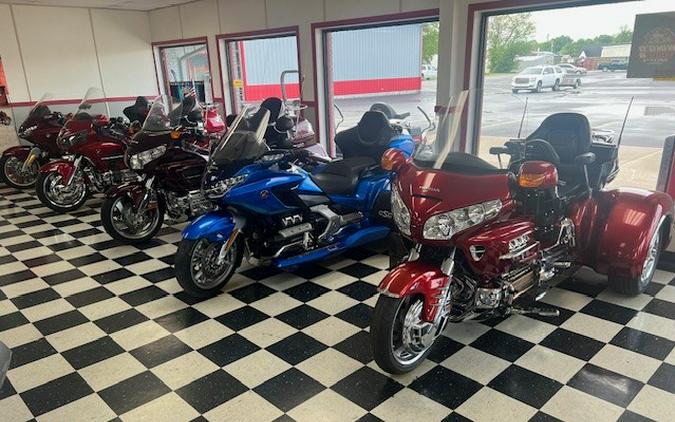 2010 GOLD WING PREMIUM AU - Honda