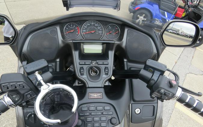 2010 GOLD WING PREMIUM AU - Honda