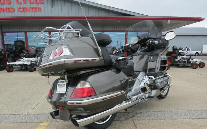 2010 GOLD WING PREMIUM AU - Honda