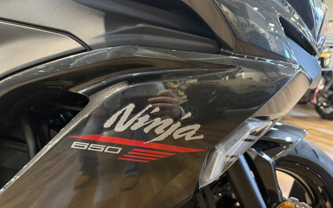 2026 Kawasaki Ninja 650 Metallic Flat Spark Black/Metallic Carbon Gray - 109653