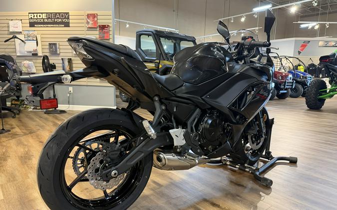 2026 Kawasaki Ninja 650 Metallic Flat Spark Black/Metallic Carbon Gray - 109653