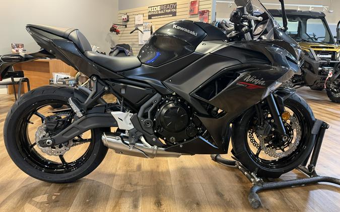 2026 Kawasaki Ninja 650 Metallic Flat Spark Black/Metallic Carbon Gray - 109653