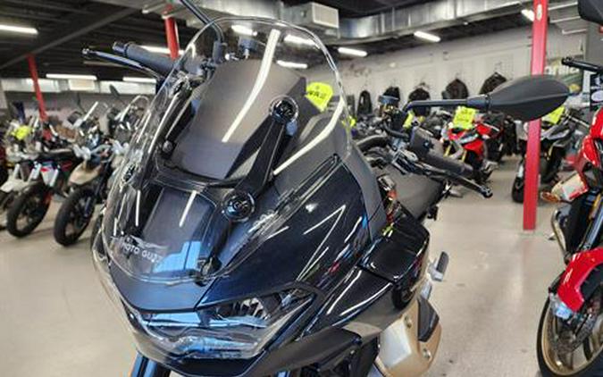 2024 Moto Guzzi V100 Mandello