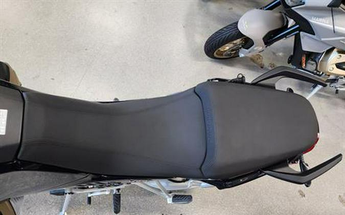 2024 Moto Guzzi V100 Mandello