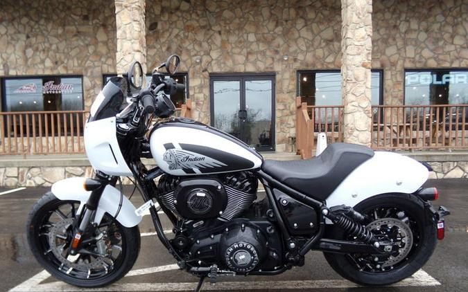 2024 Indian Motorcycle® Sport Chief Ghost White Metallic Smoke