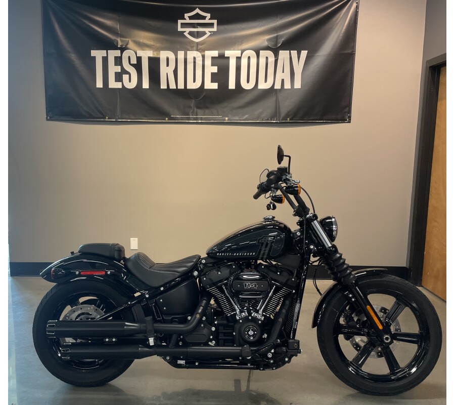 2024 Harley-Davidson® Street Bob® 114 Vivid Black