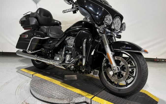 2017 Harley-Davidson Ultra Limited Low Vivid Black