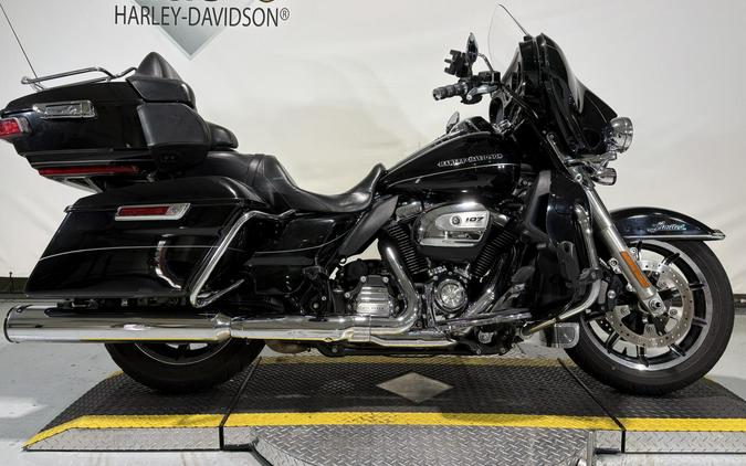 2017 Harley-Davidson Ultra Limited Low Vivid Black