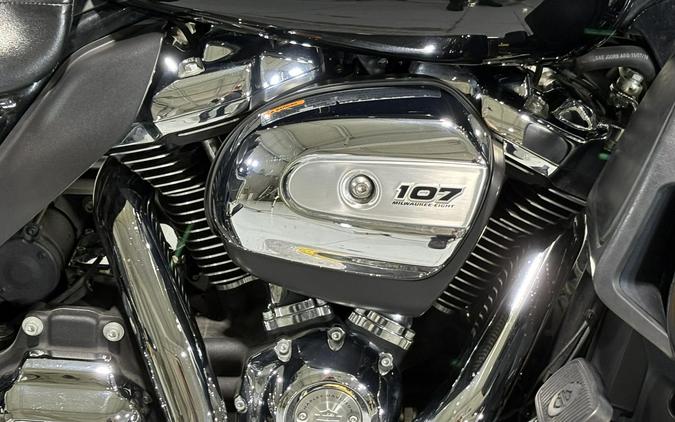 2017 Harley-Davidson Ultra Limited Low Vivid Black