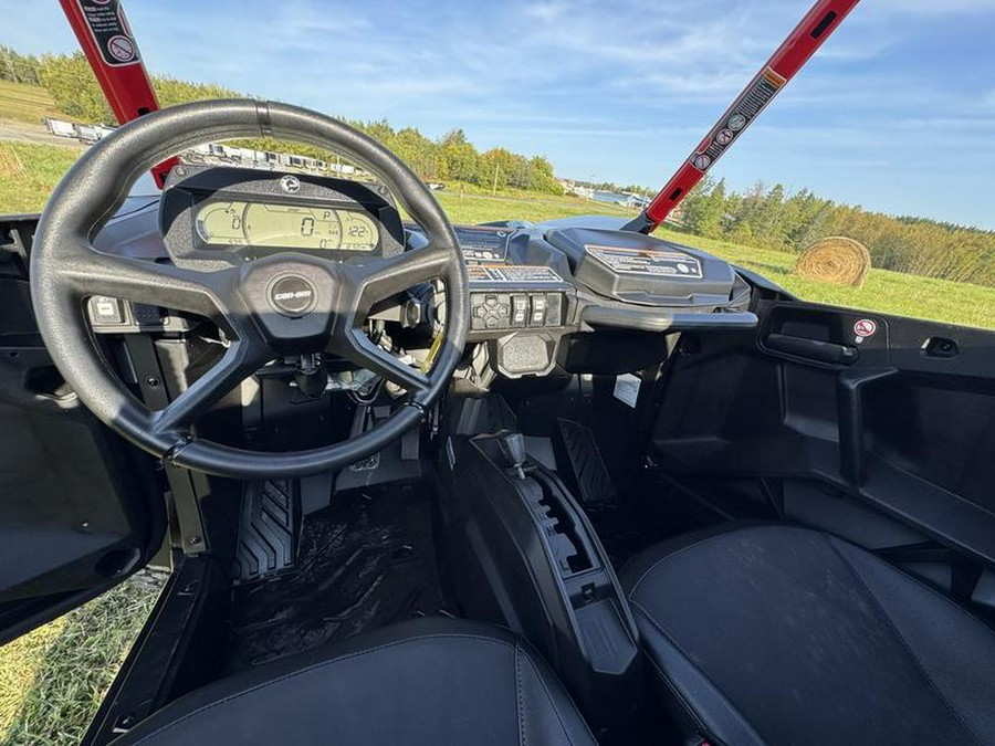 2025 Can-Am® Maverick Sport X rc 1000R