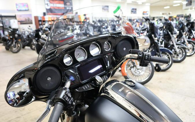 FLHXS 2022 Street Glide® Special