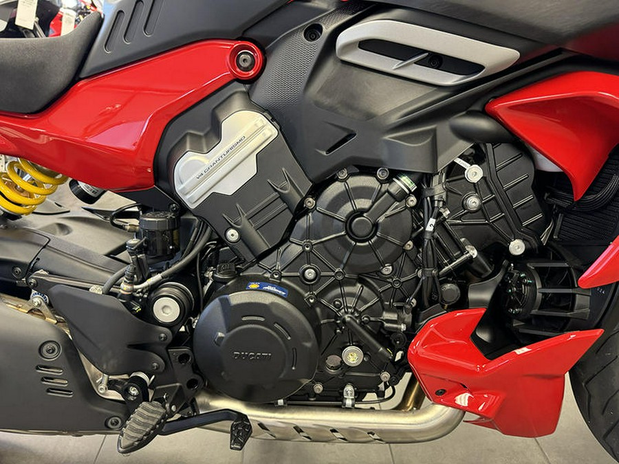 2024 Ducati Diavel V4 Red