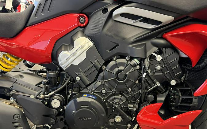 2024 Ducati Diavel V4 Red